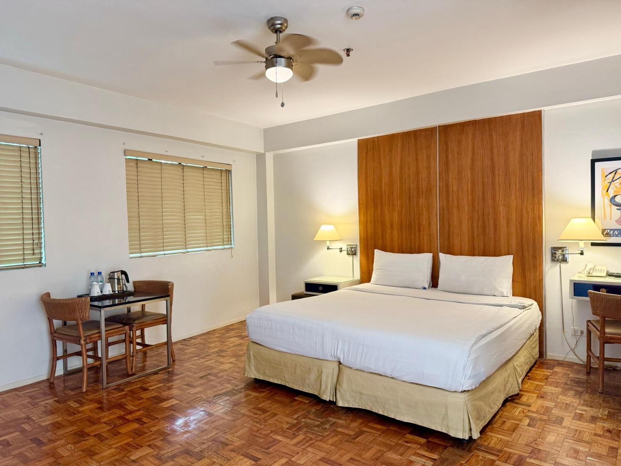 The Clipper House, Poblacion Makati Manila Bilik gambar